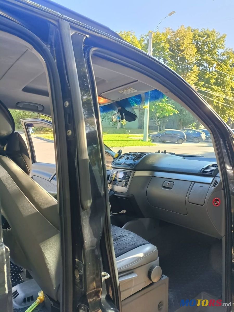 2008' Mercedes-Benz Viano photo #3