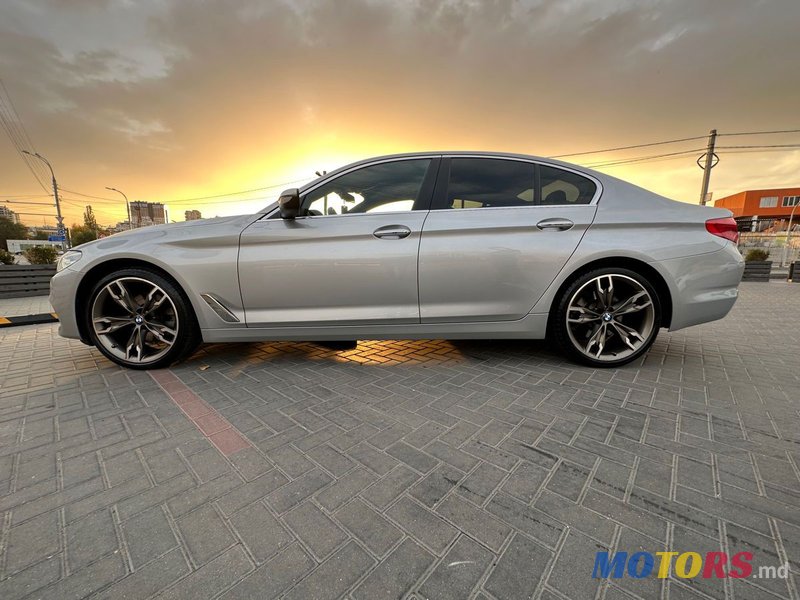 2017' BMW 5 Series photo #3