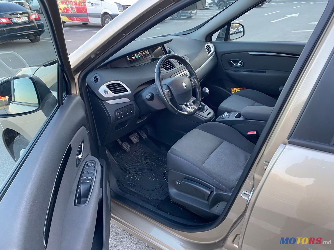 2014' Renault Scenic photo #5