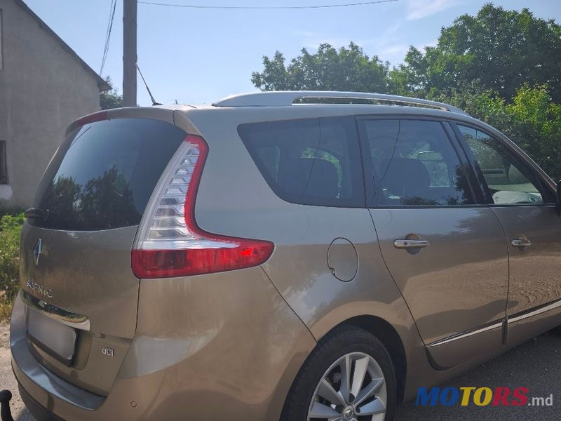 2014' Renault Grand Scenic photo #3