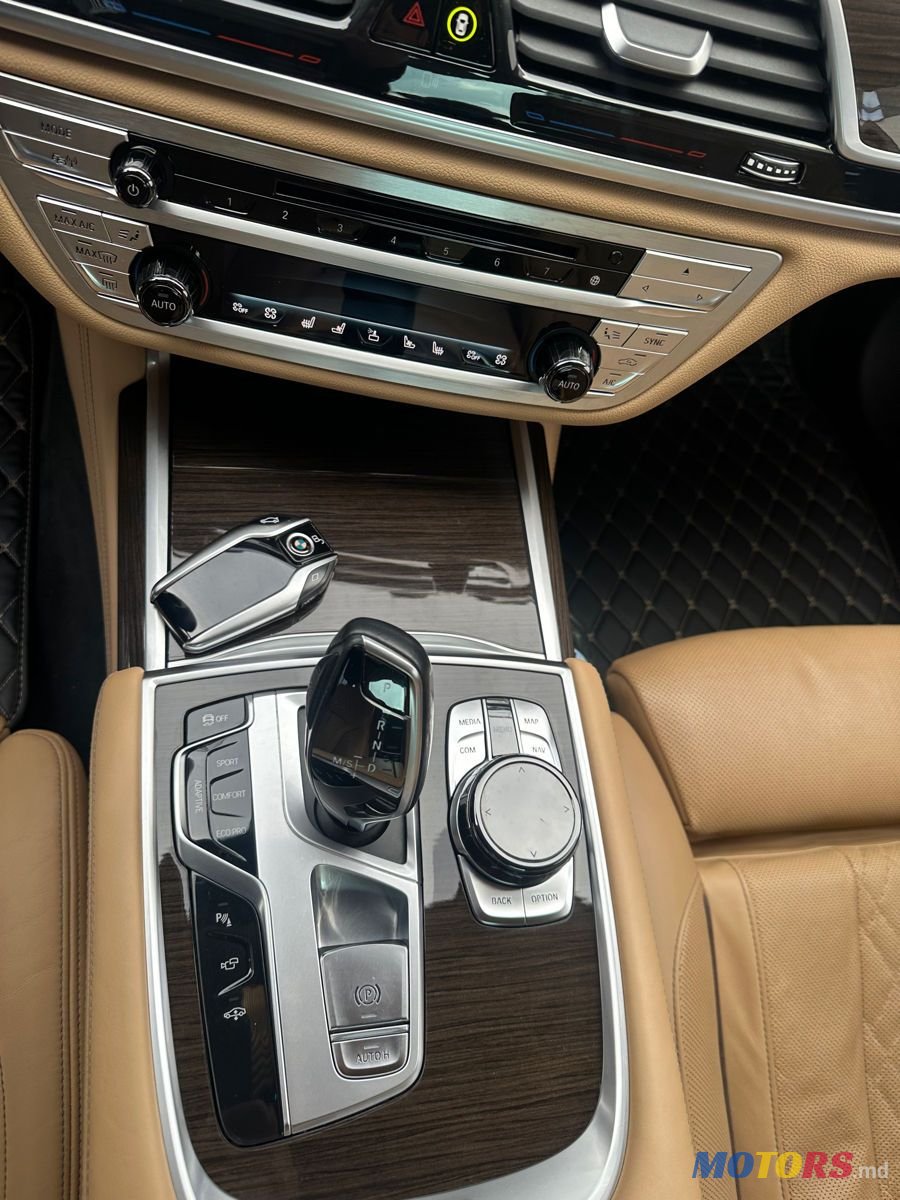 2016' BMW 7 Series photo #2