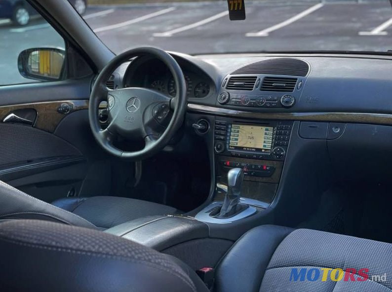 2004' Mercedes-Benz E photo #2