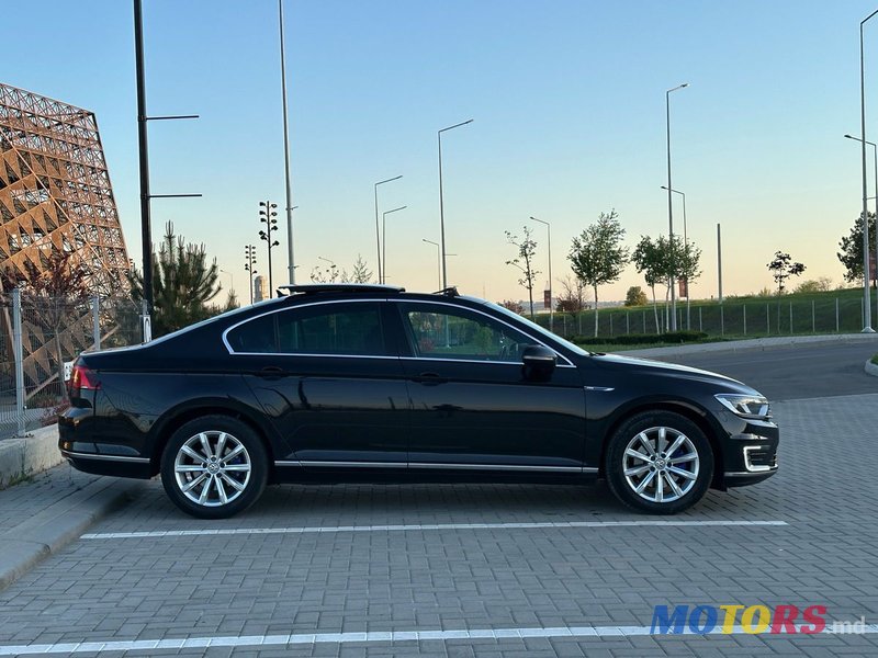 2015' Volkswagen Passat photo #4