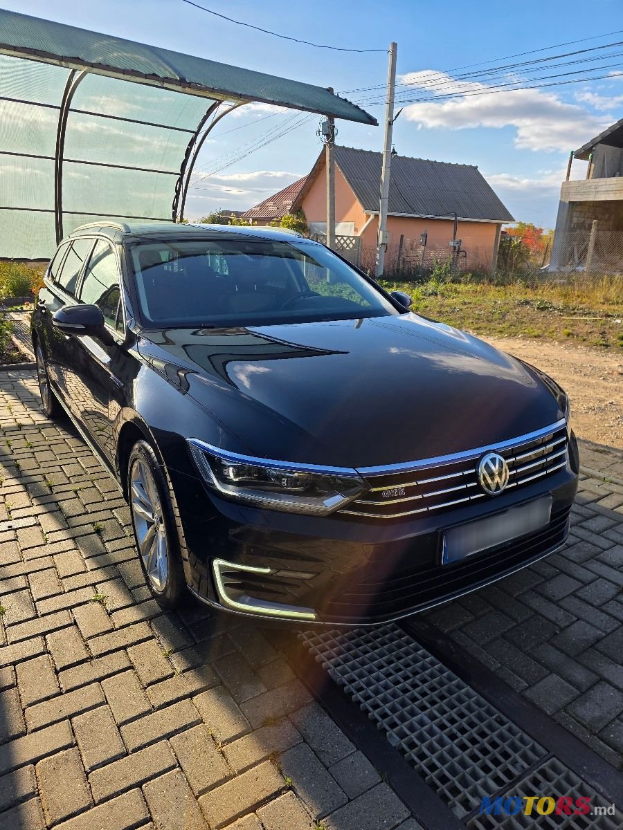 2018' Volkswagen Passat photo #1