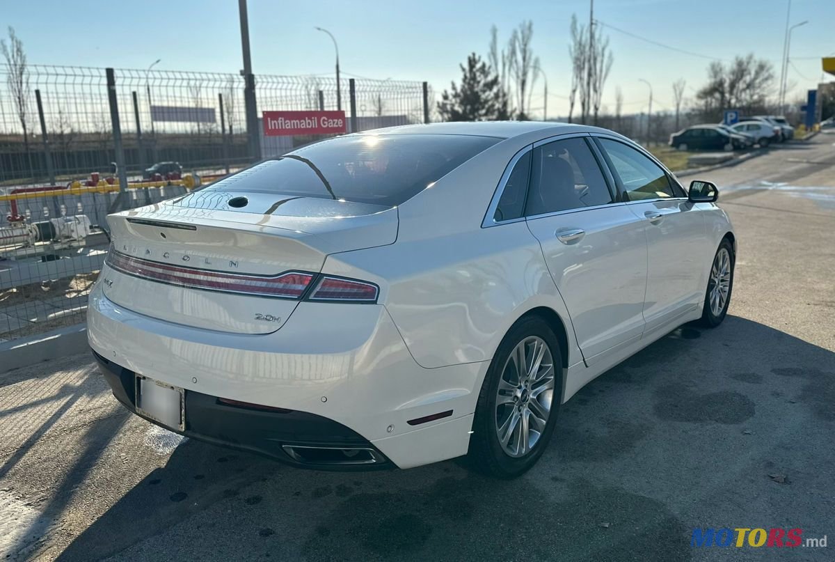 2013' Lincoln MKZ photo #3