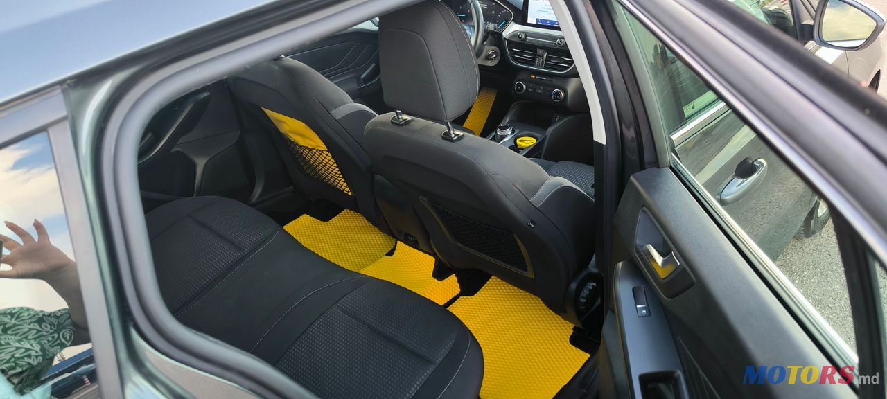 2020' Ford Focus photo #6