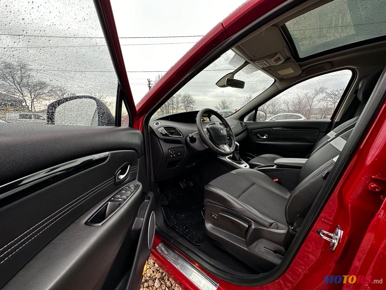 2011' Renault Scenic photo #5