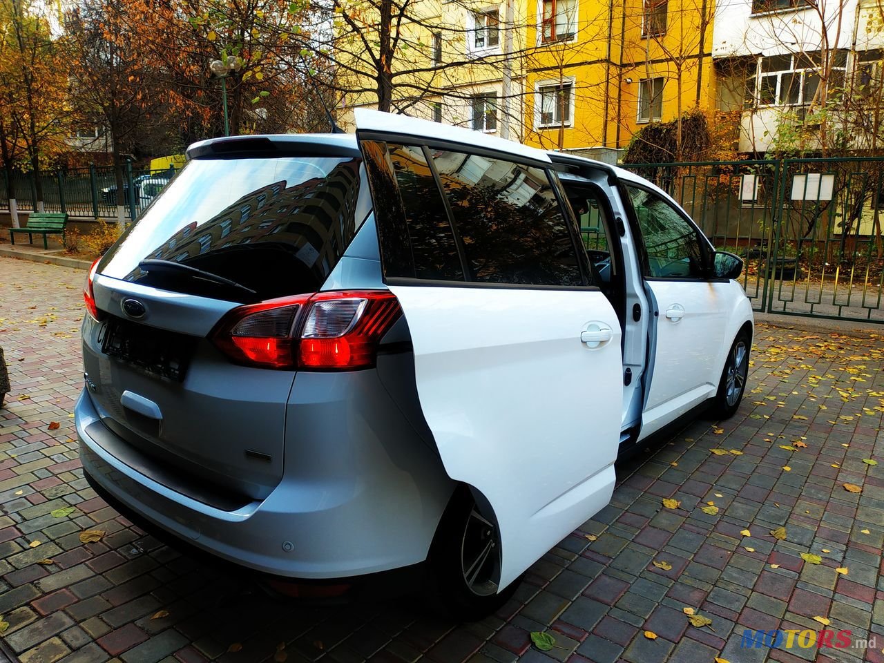 2014' Ford Grand C-MAX photo #4
