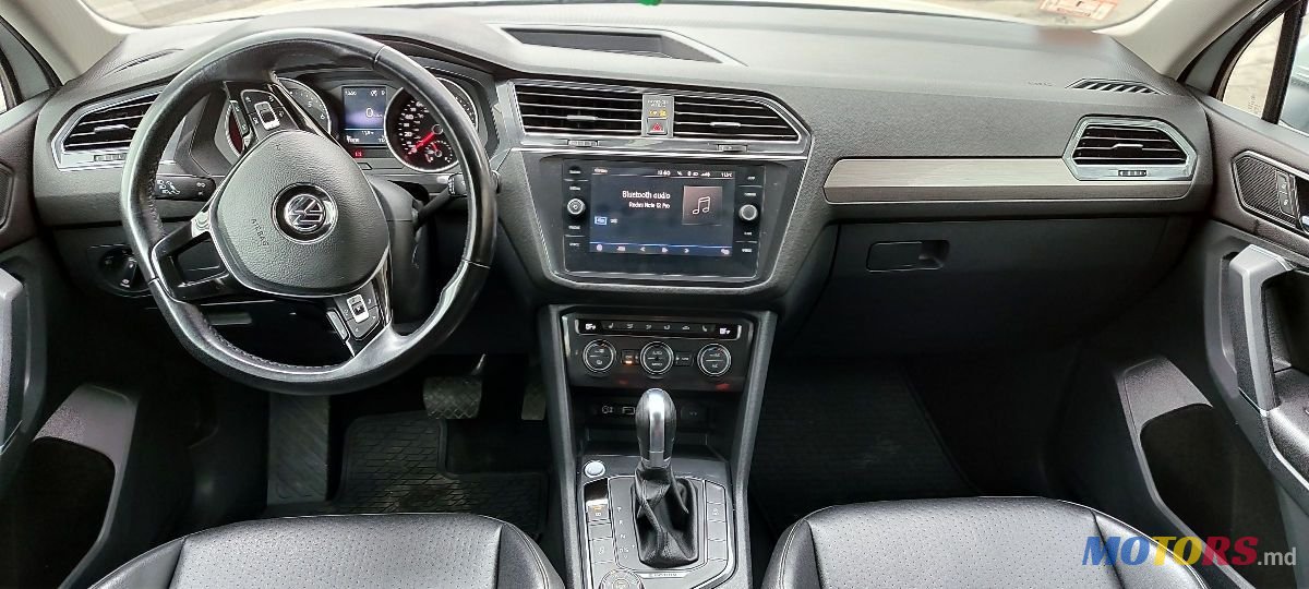 2017' Volkswagen Tiguan photo #3