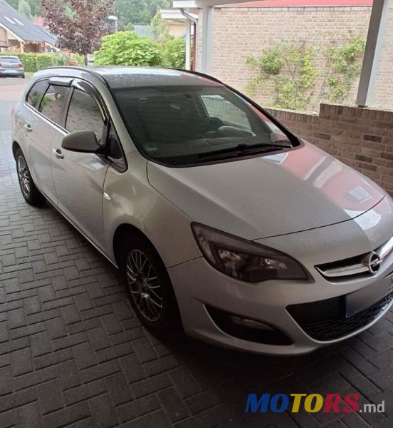 2013' Opel Astra photo #4