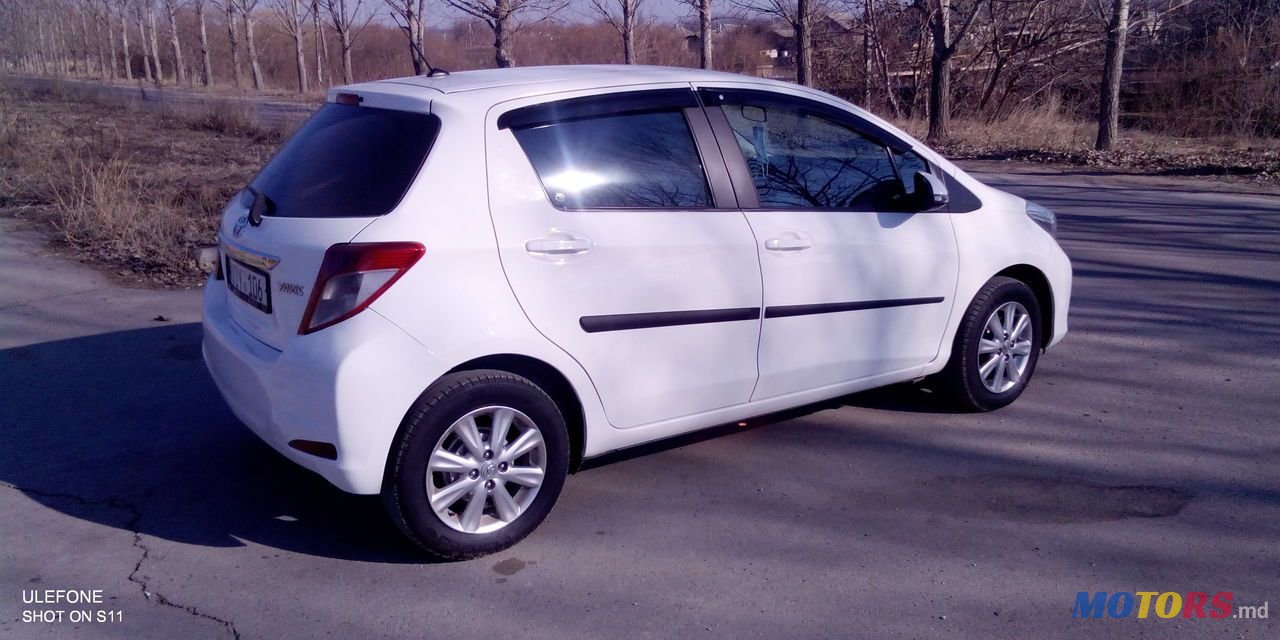 2012' Toyota Yaris photo #3