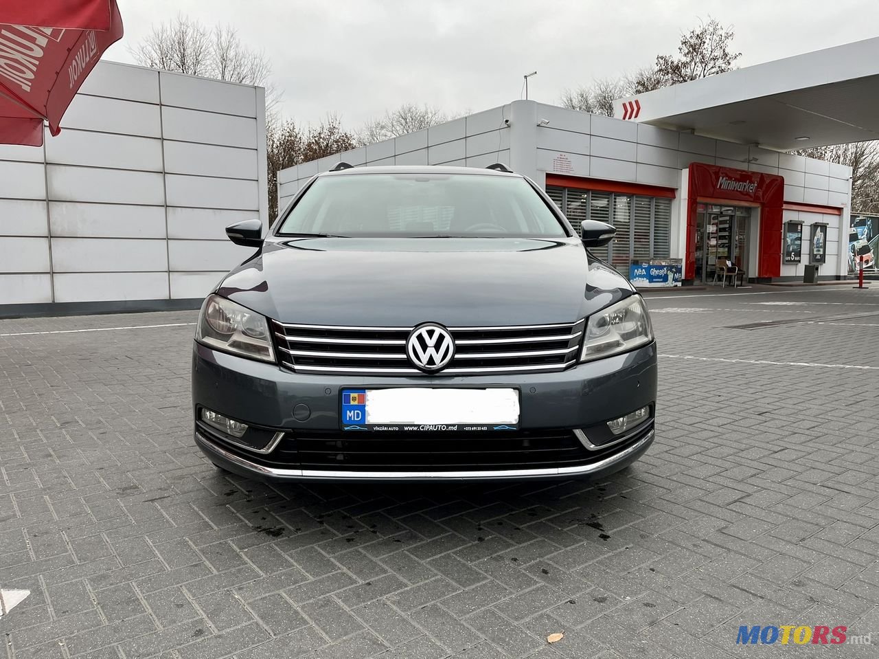 2011' Volkswagen Passat photo #3