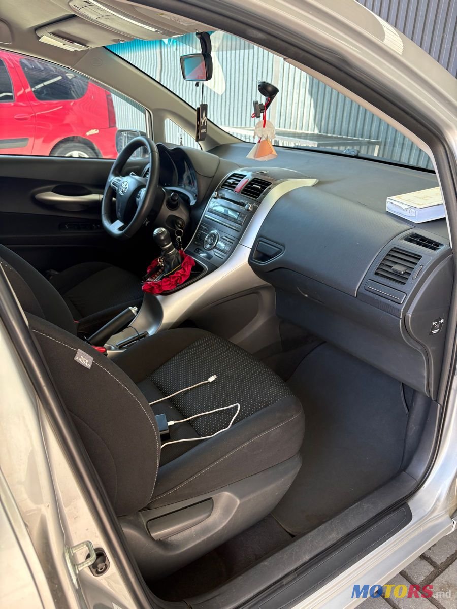 2012' Toyota Auris photo #5