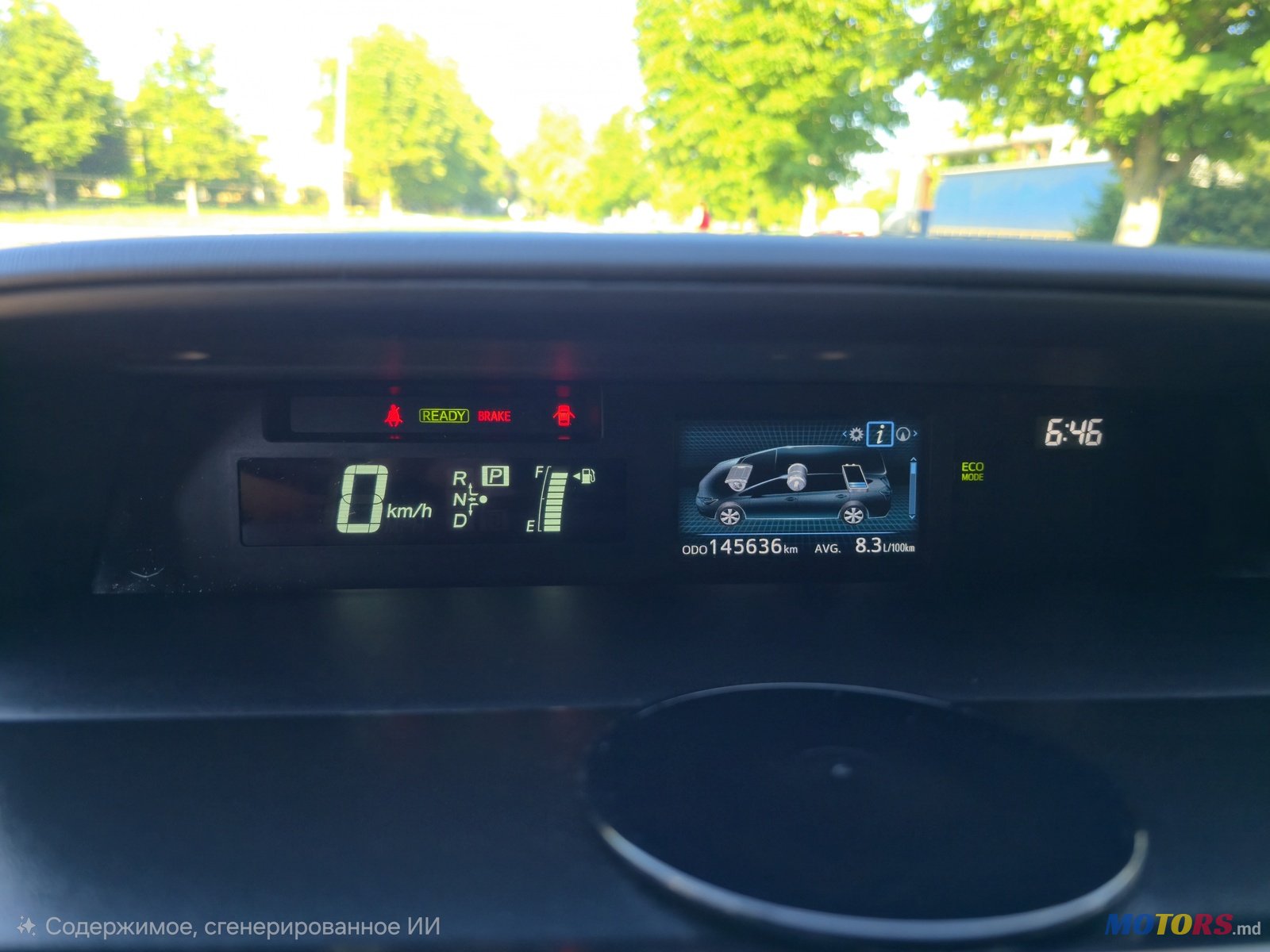2017' Toyota Prius v photo #3
