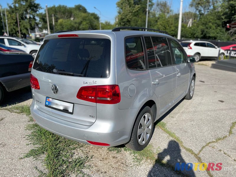 2010' Volkswagen Touran photo #6