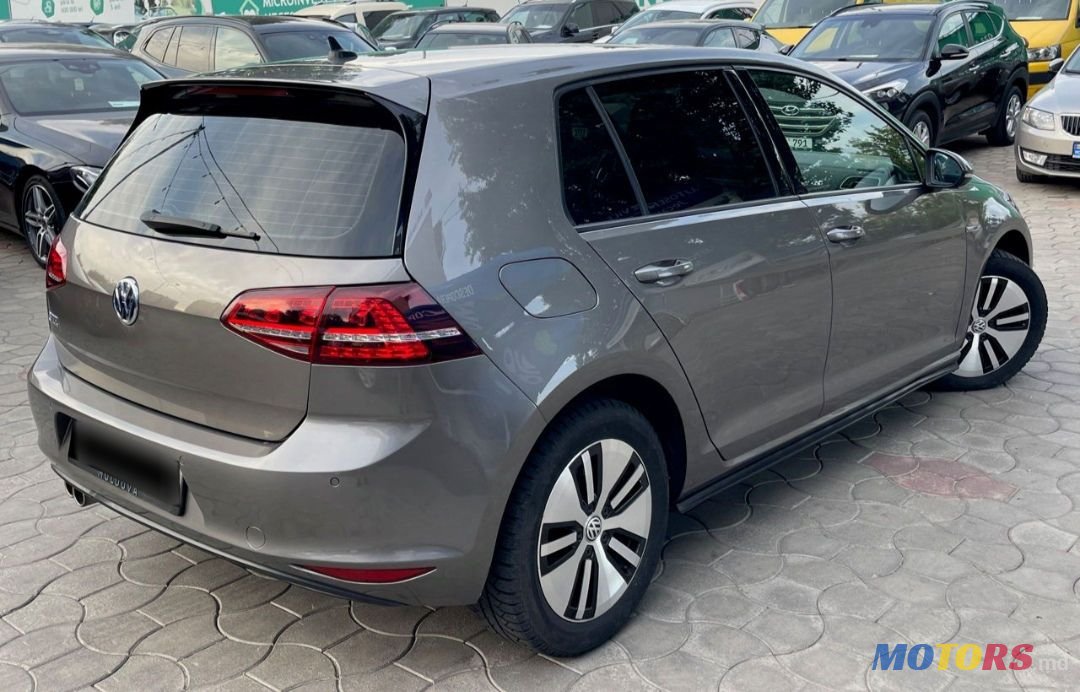 2015' Volkswagen Golf photo #4