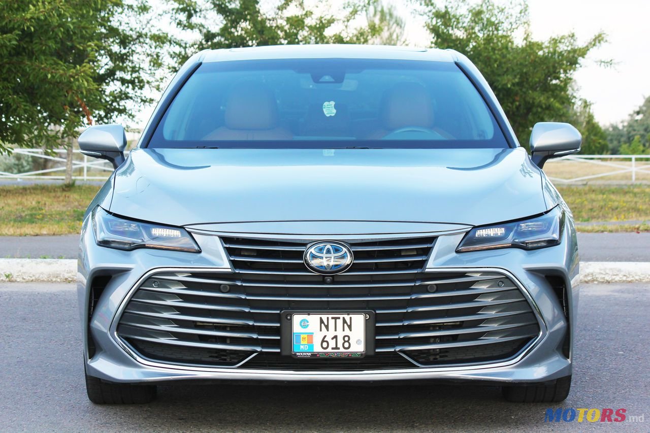 2020' Toyota Avalon photo #5