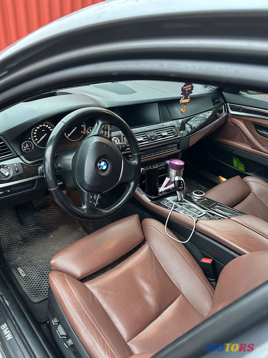 2012' BMW 5 Series photo #2