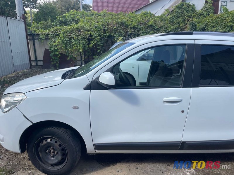 2015' Dacia Lodgy photo #1