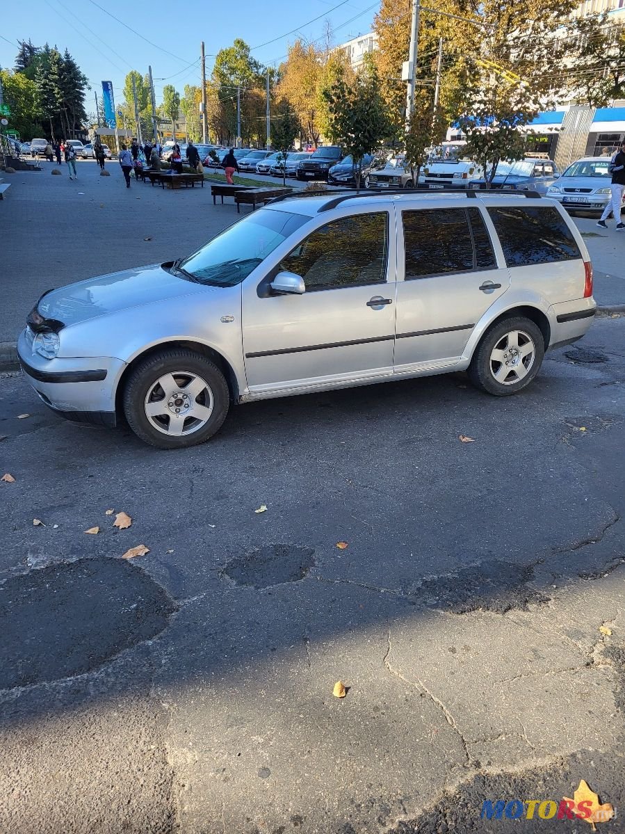 2001' Volkswagen Golf photo #3