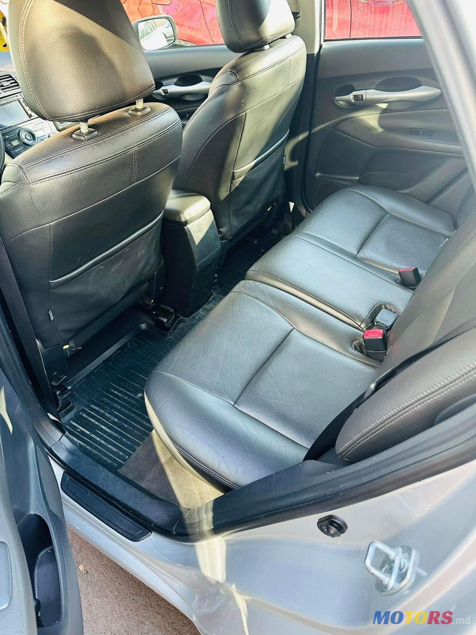 2011' Toyota Auris photo #2