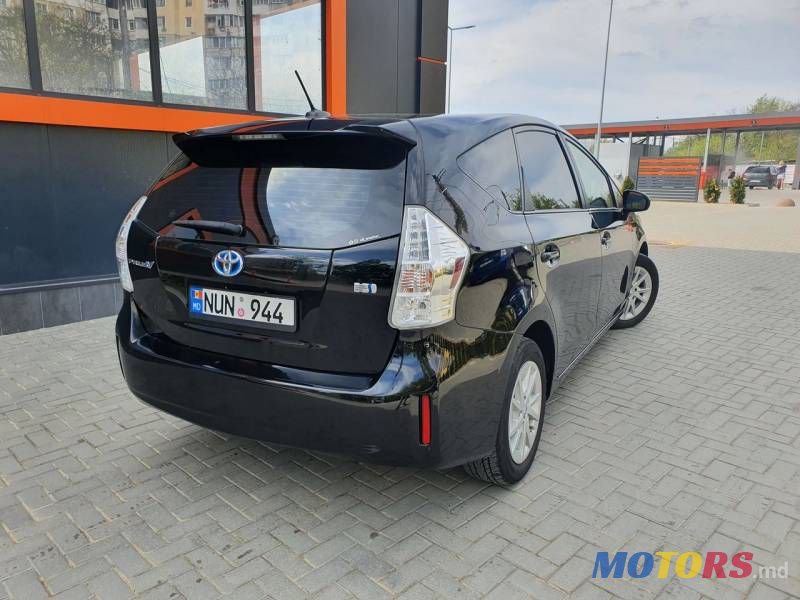 2015' Toyota Prius v photo #6