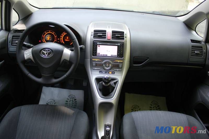 2010' Toyota Auris photo #4