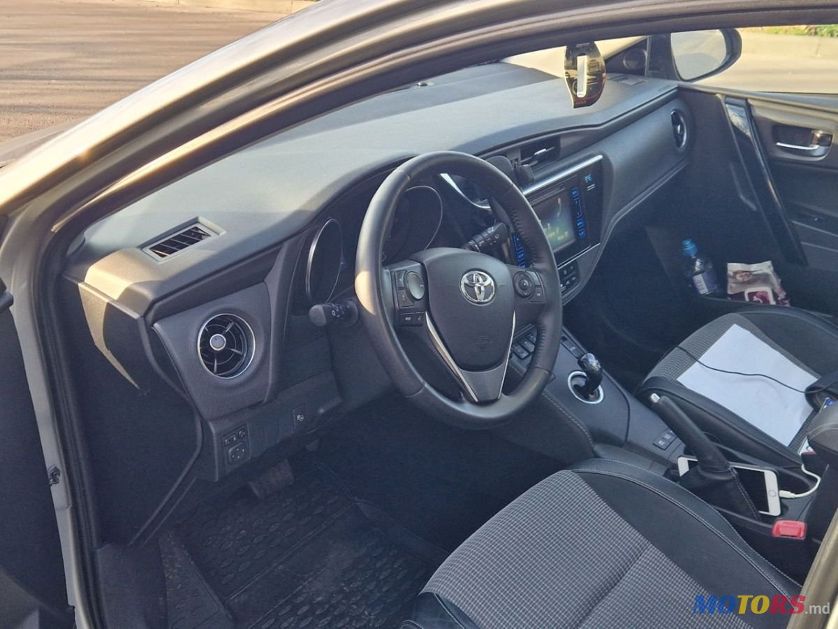 2015' Toyota Auris photo #6