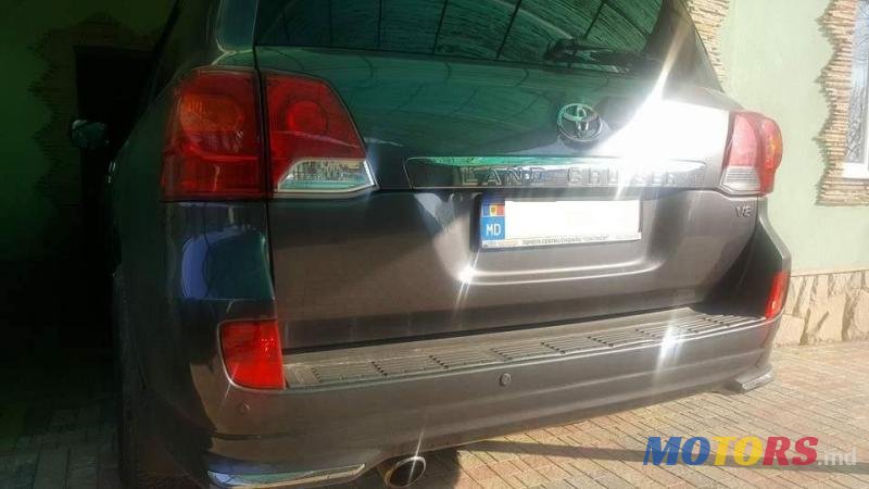 2014' Toyota Land Cruiser photo #3