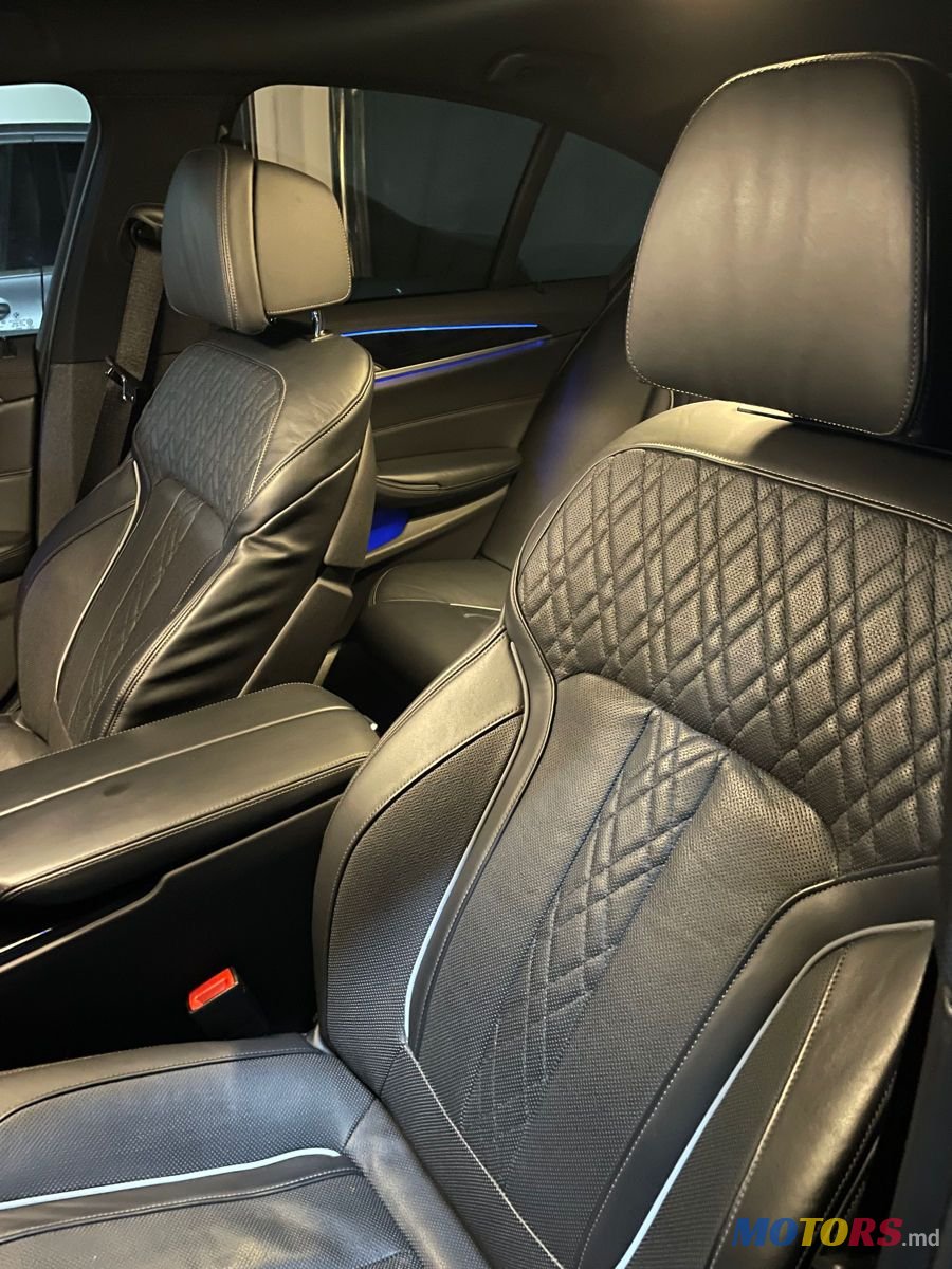 2019' BMW 5 Series photo #6