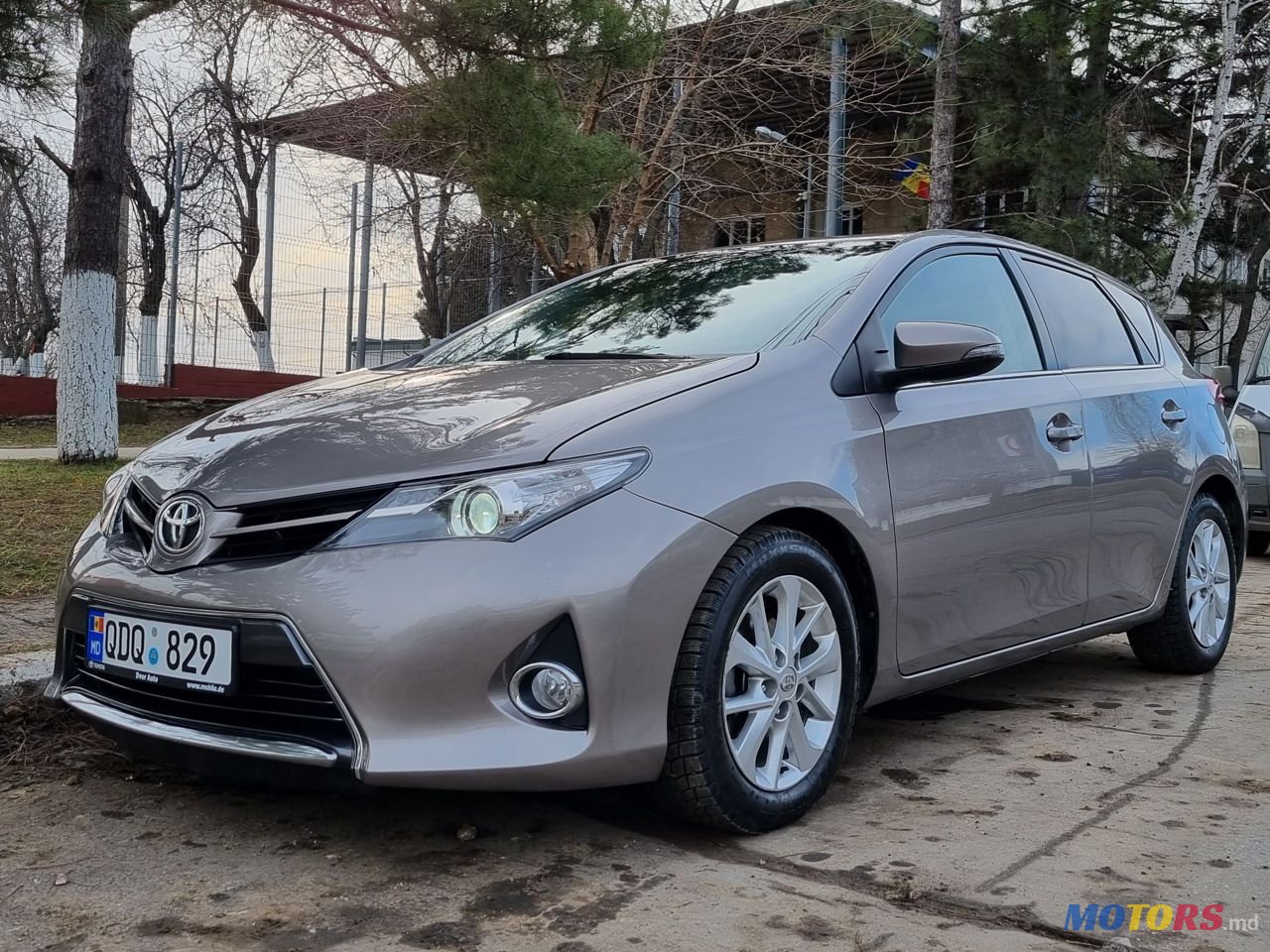 2013' Toyota Auris photo #2