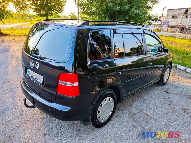 2006' Volkswagen Touran photo #4
