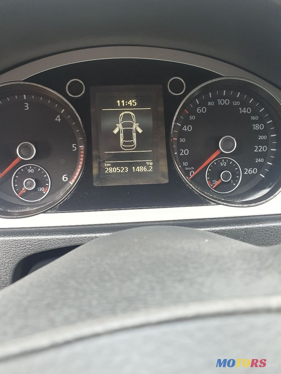 2009' Volkswagen Passat photo #6