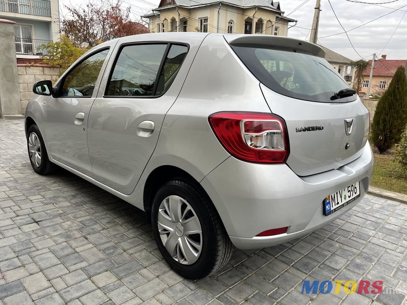 2013' Dacia Sandero photo #5