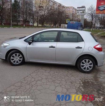 2011' Toyota Auris photo #2