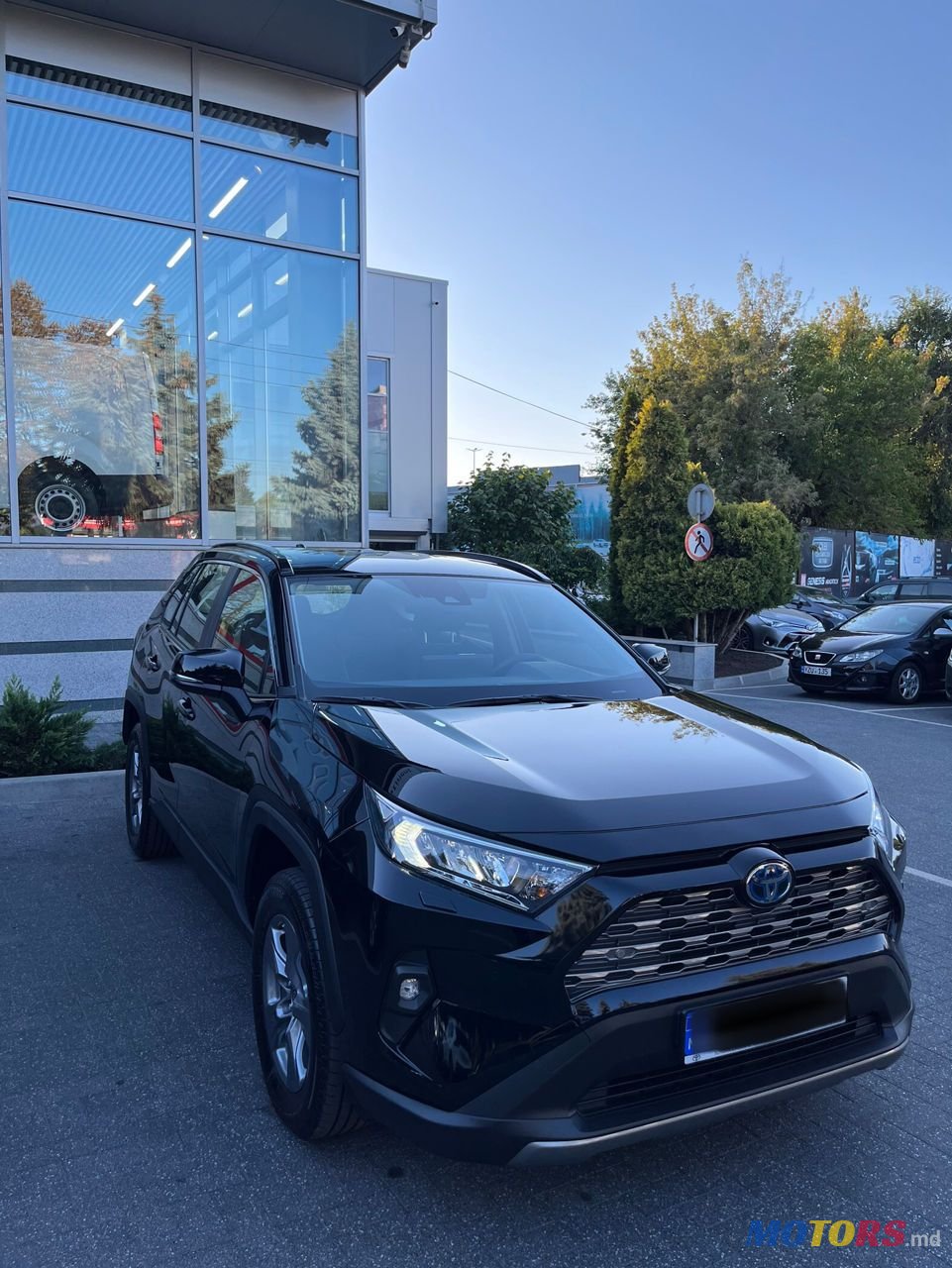 2023' Toyota RAV4 photo #2