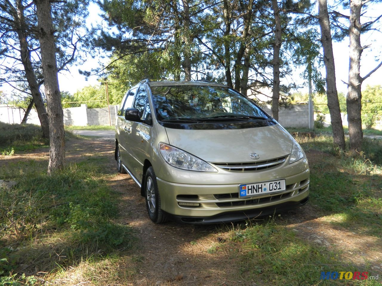 2001' Toyota Previa photo #2