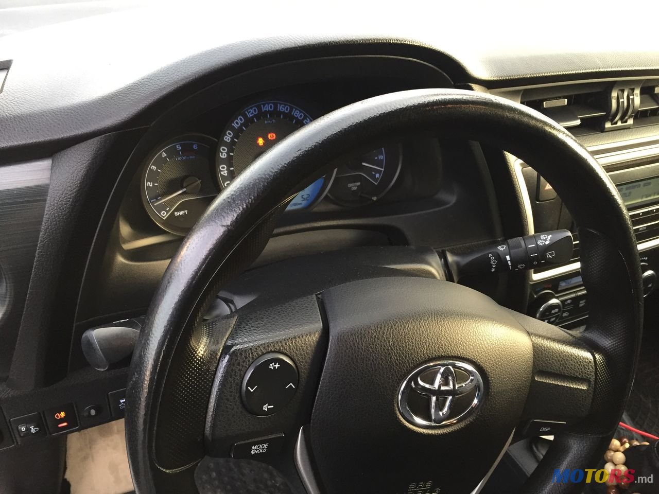 2013' Toyota Auris photo #4