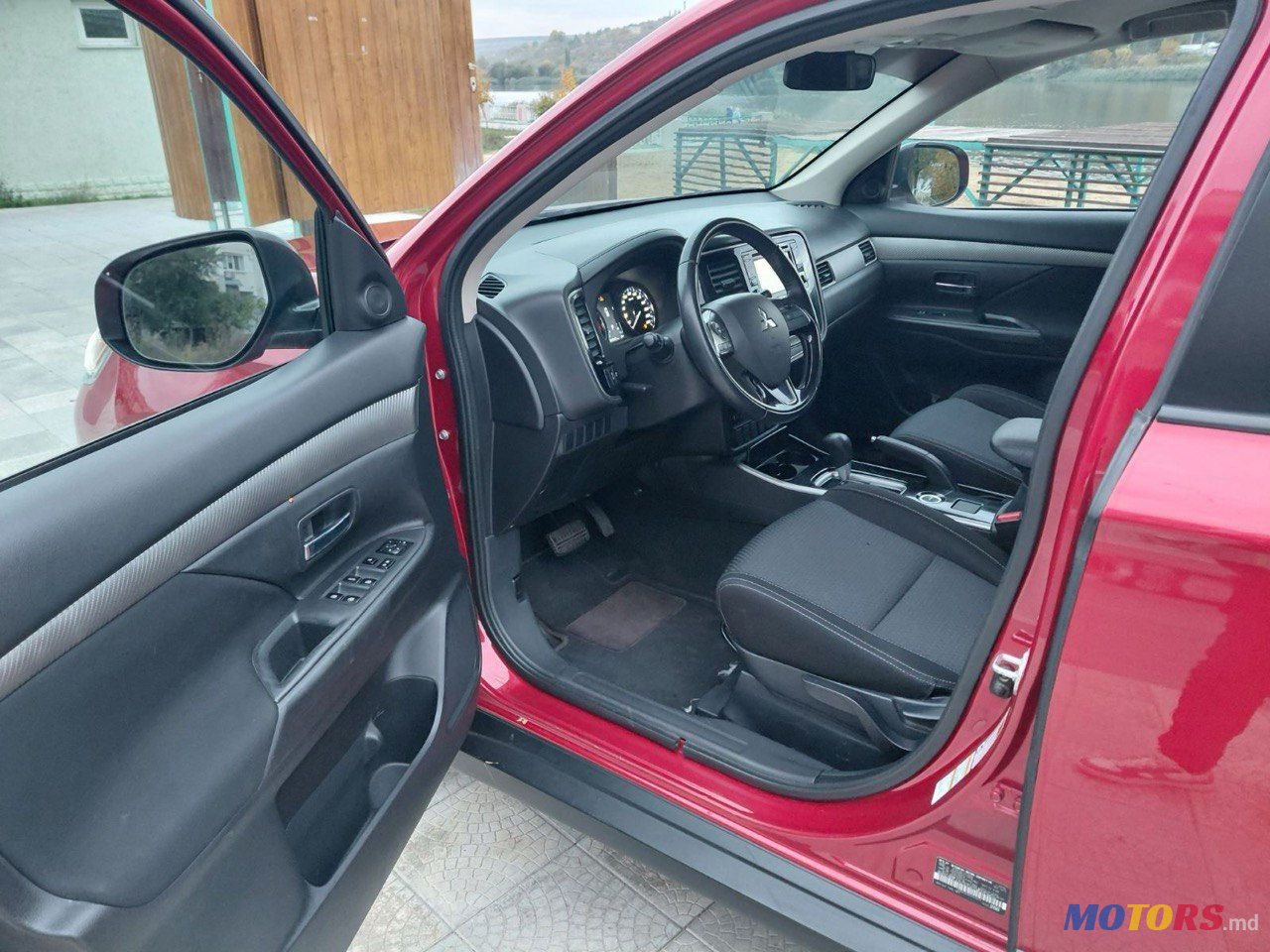 2016' Mitsubishi Outlander photo #5