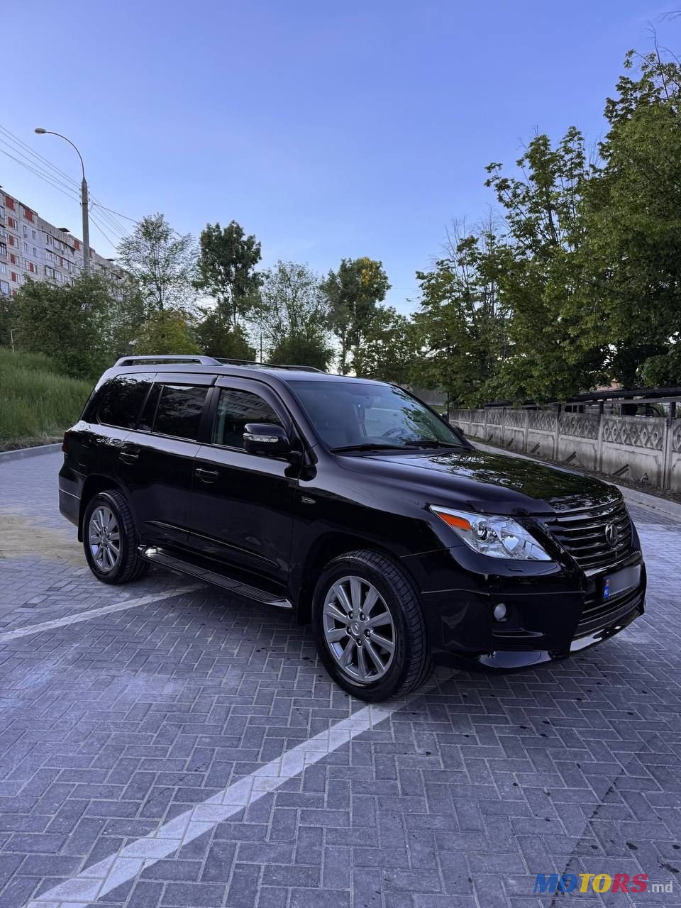 2010' Lexus Lx Series photo #3