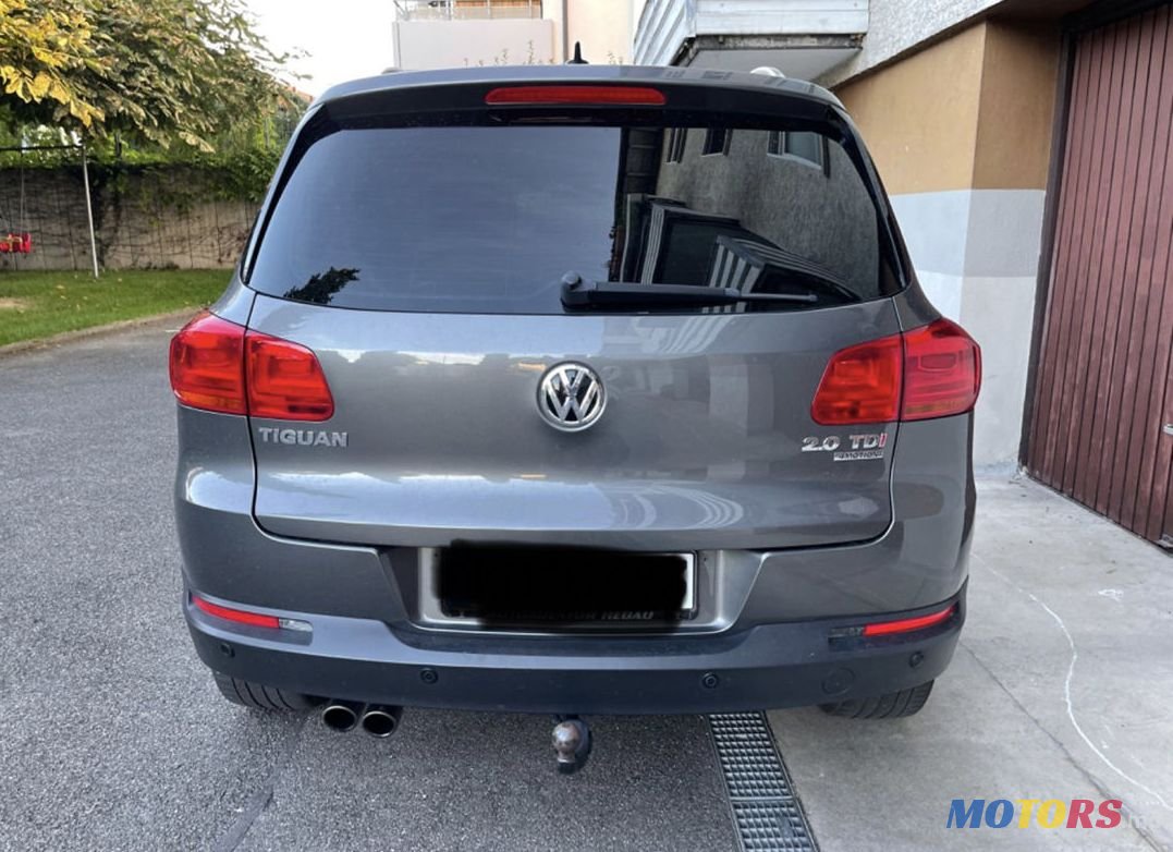2015' Volkswagen Tiguan photo #2