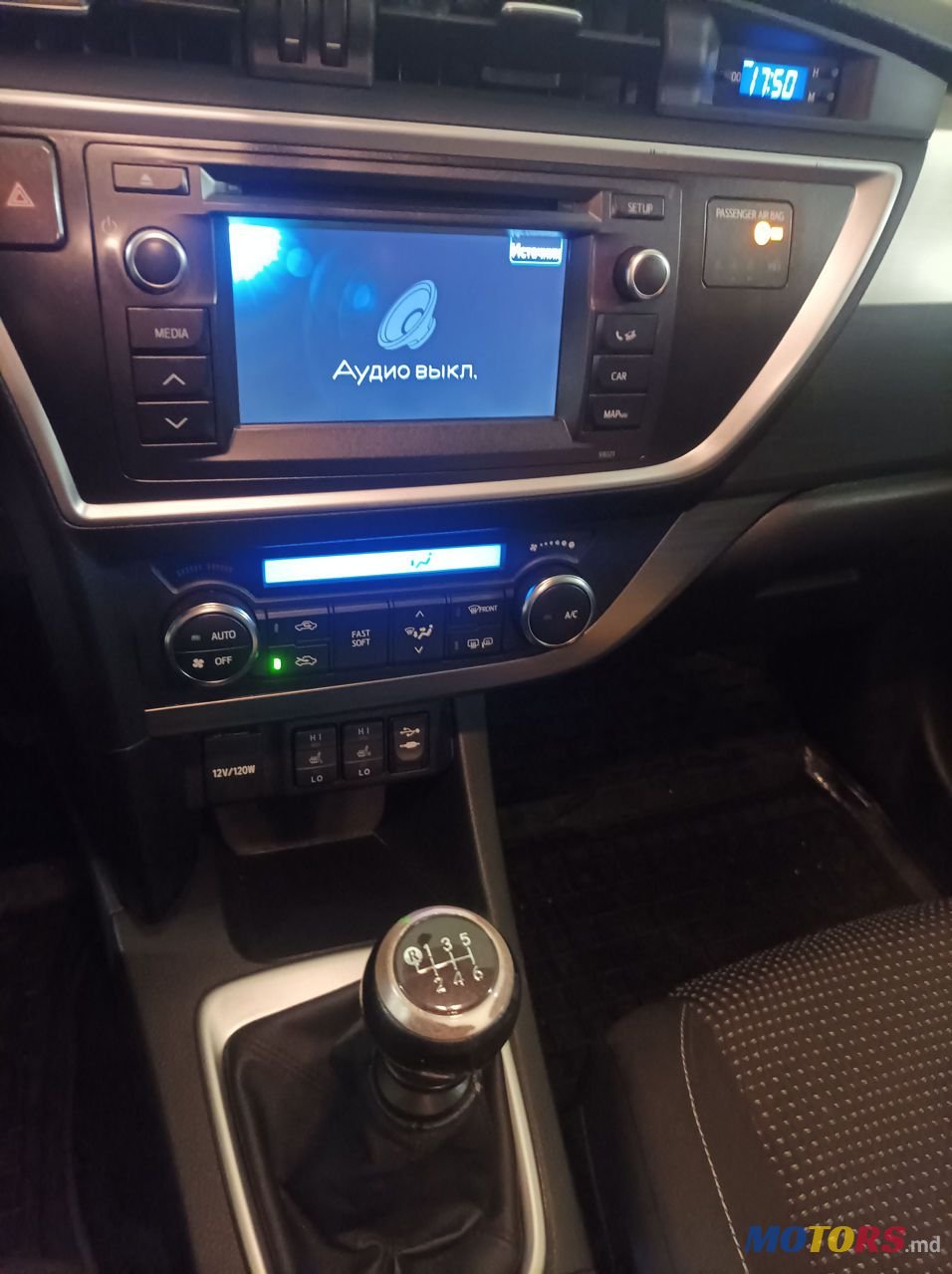 2013' Toyota Auris photo #2