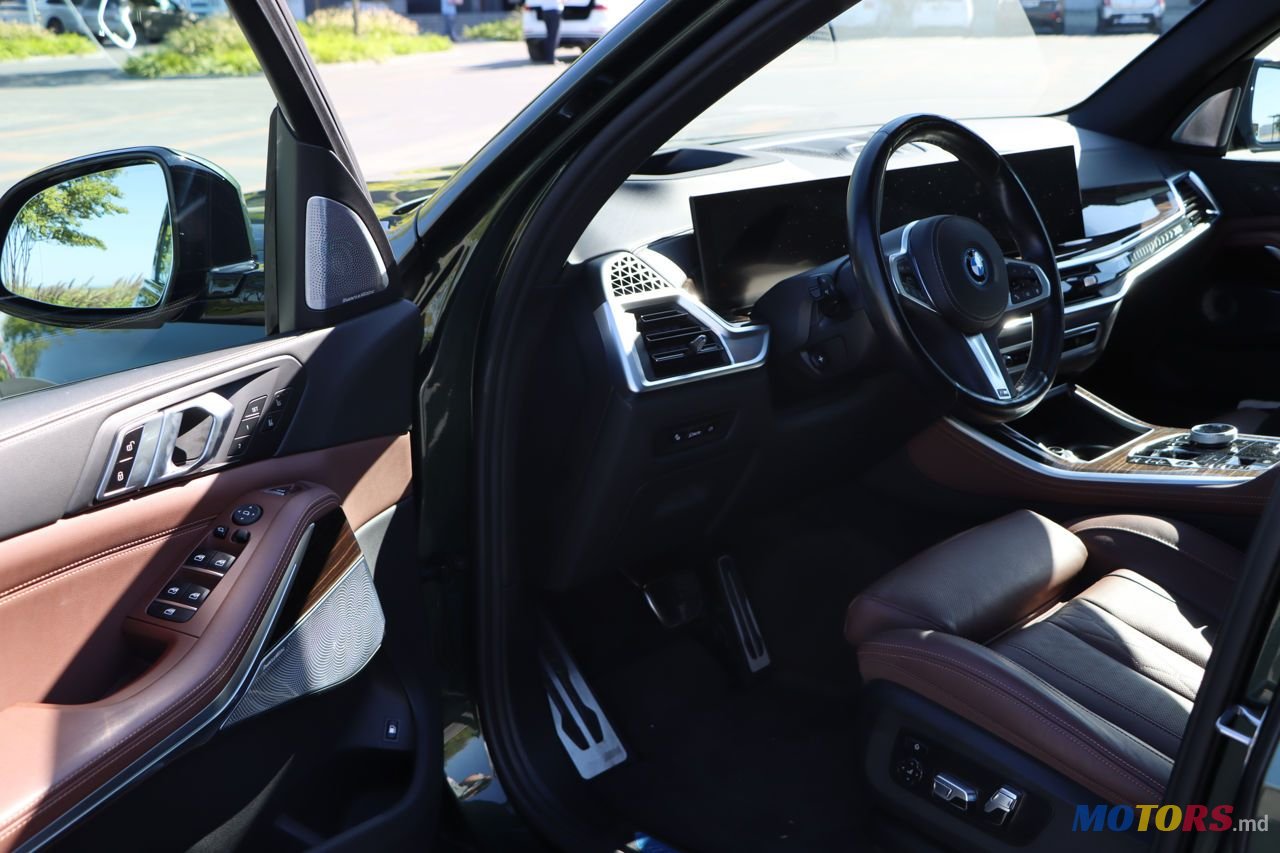 2023' BMW X5 M photo #4