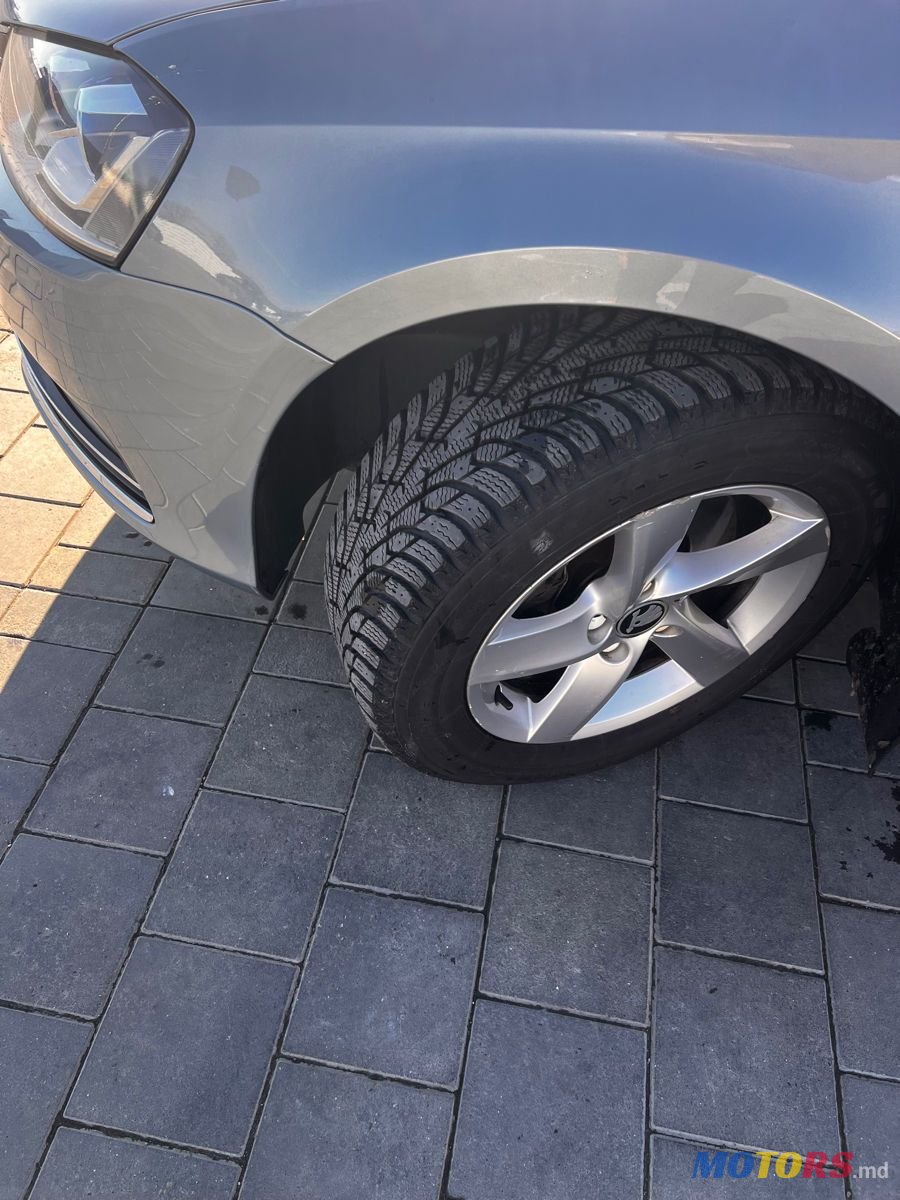 2011' Volkswagen Passat photo #4