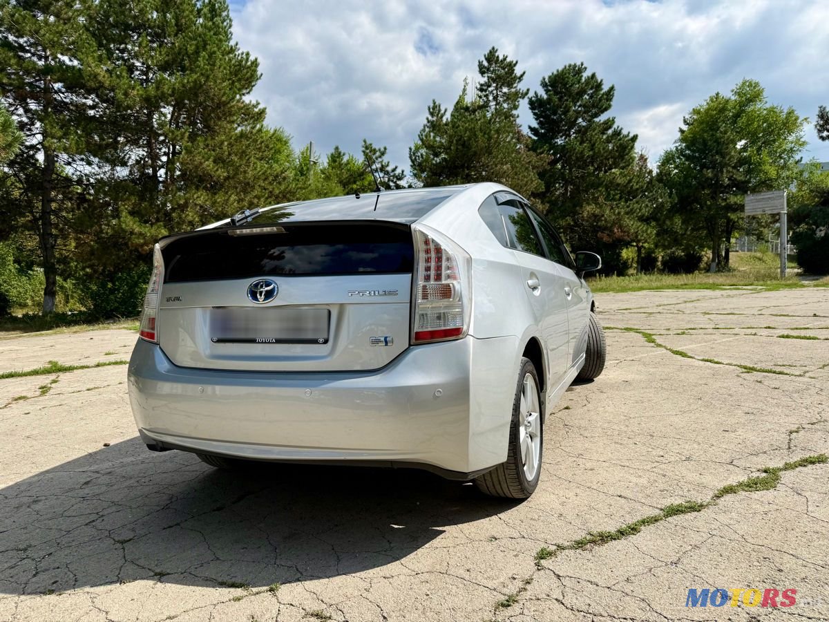 2011' Toyota Prius photo #2