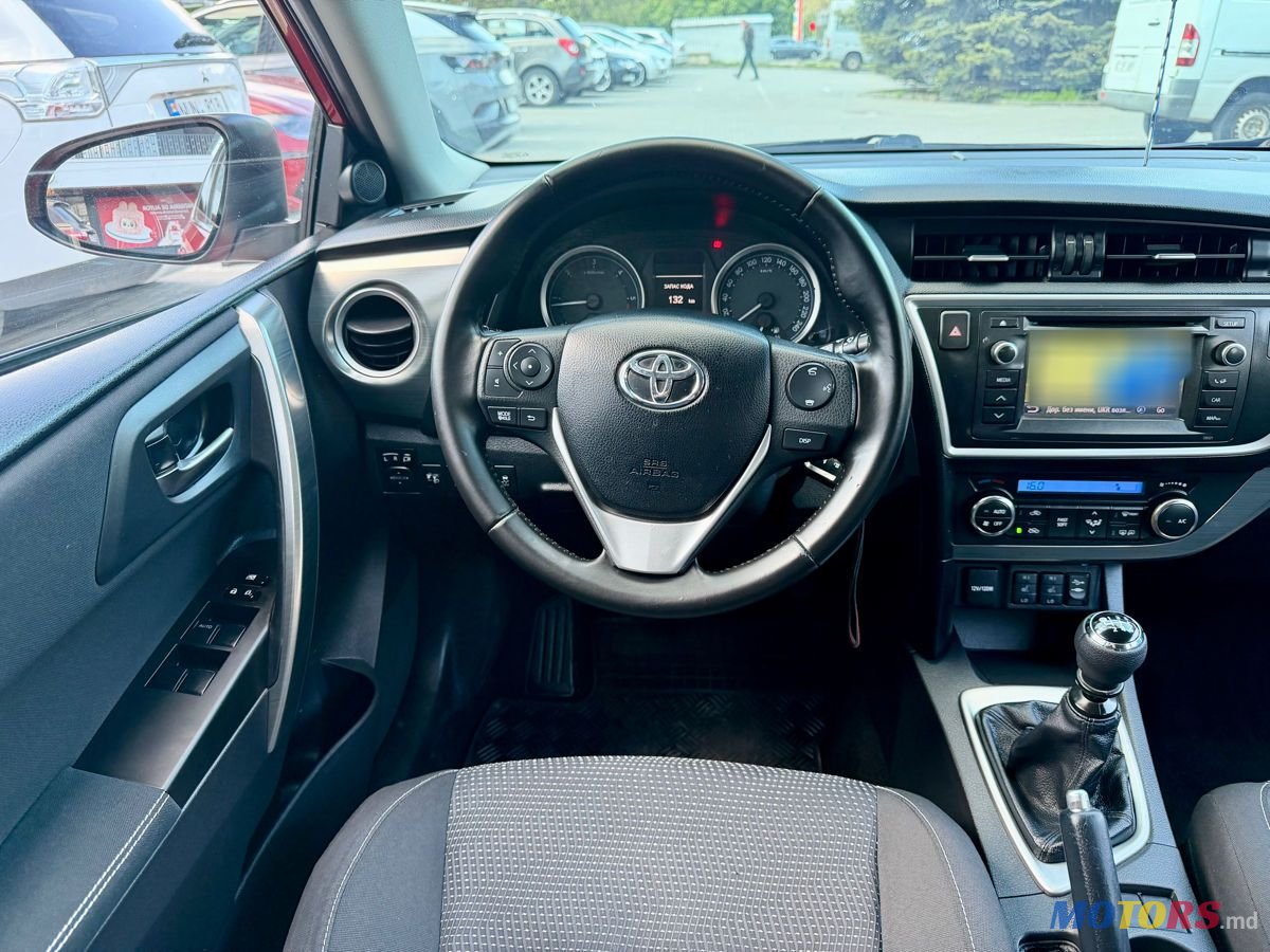 2013' Toyota Auris photo #6