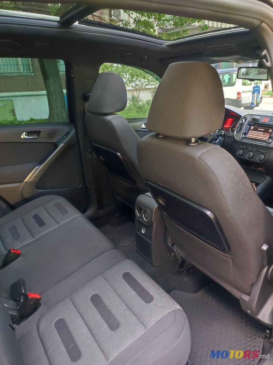2009' Volkswagen Tiguan photo #6