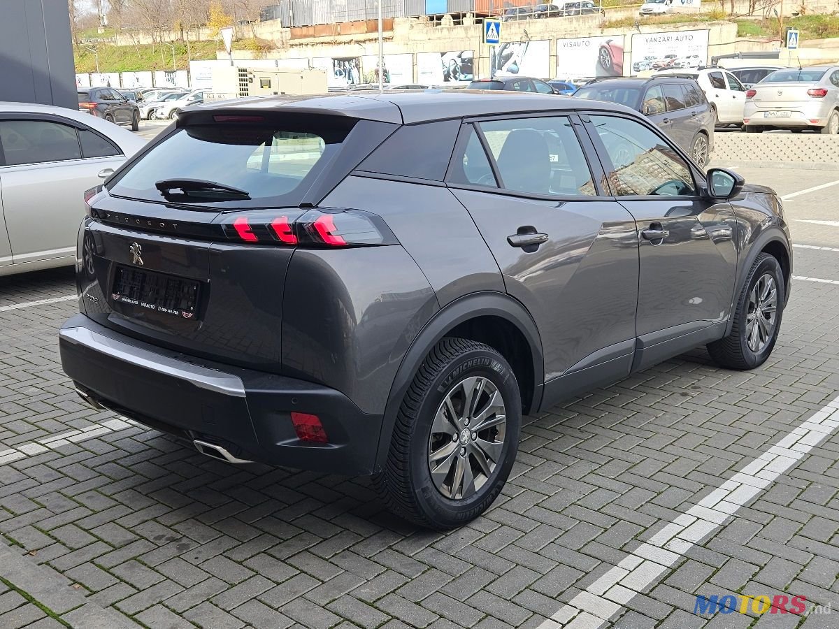 2023' Peugeot 2008 photo #3