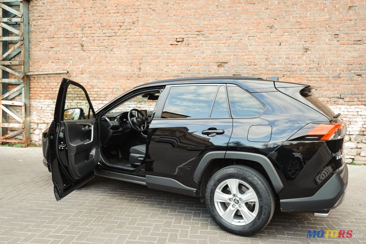 2020' Toyota RAV4 photo #5