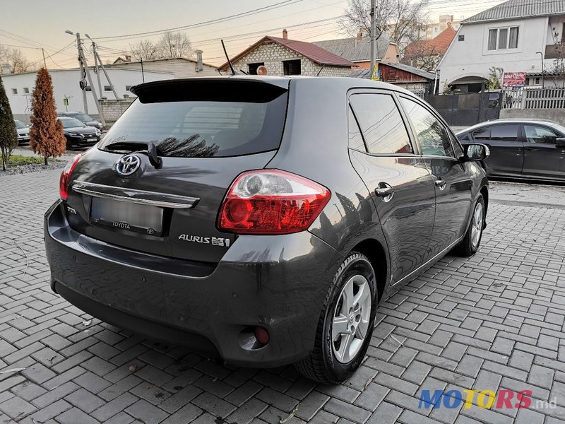 2012' Toyota Auris photo #3